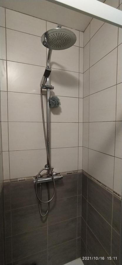 Logement dans une pinède à Lambesc Hotel Buitenkant foto
